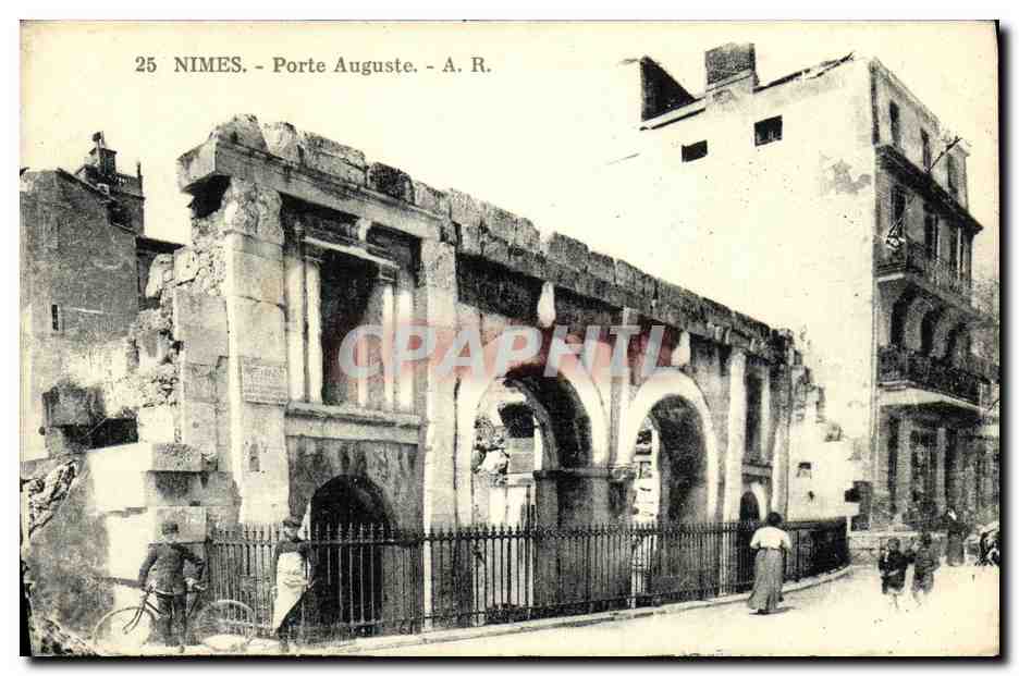 CPA Nimes Porte Auguste Velo Cycle