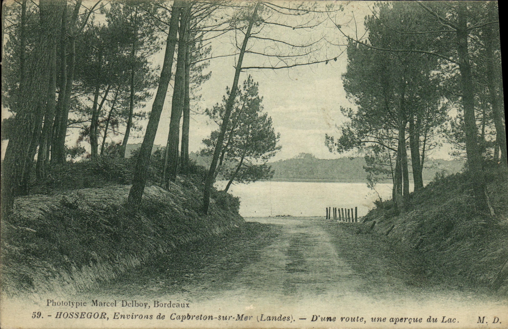 Environs de Capbreton-sur-Mer (Landes) — D'une route, une aperçue du Lac — Phototypie Marcel Delboy, Bordeaux