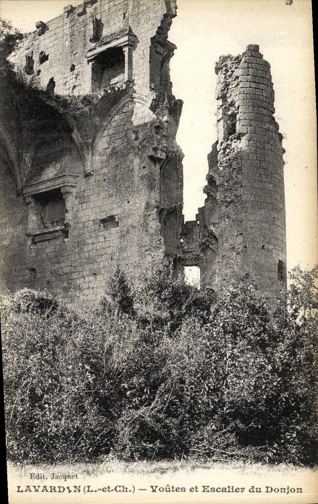 CPA Lavardin Voutes et Escalier du Donjon