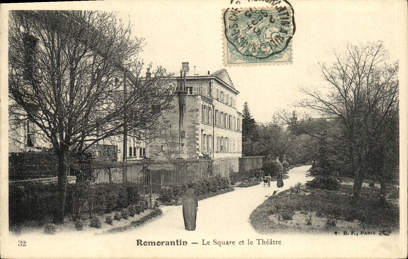 CPA Romorantin Le Square et le Theatre