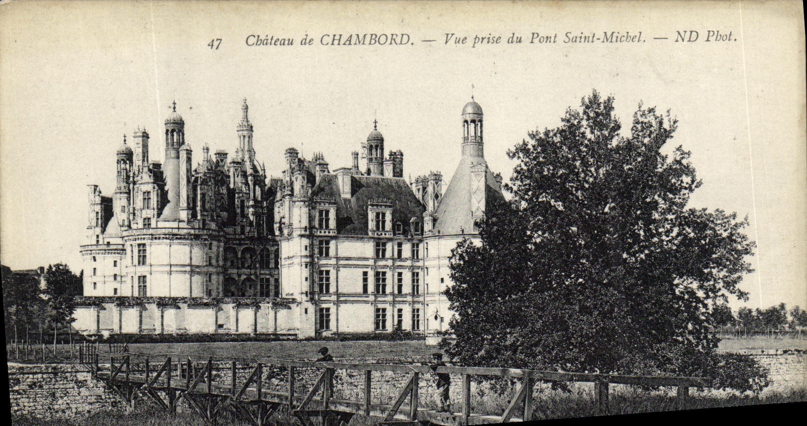 Château de CHAMBORD — Vue prise du Pont Saint-Michel — ND Phot.