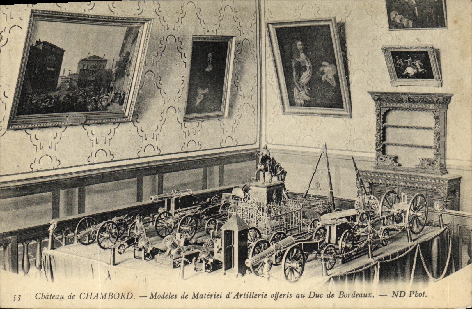 CPA Chambord Le Chateau Modeles de Materiel d Artillerie offerts au Duc de Bordeaux