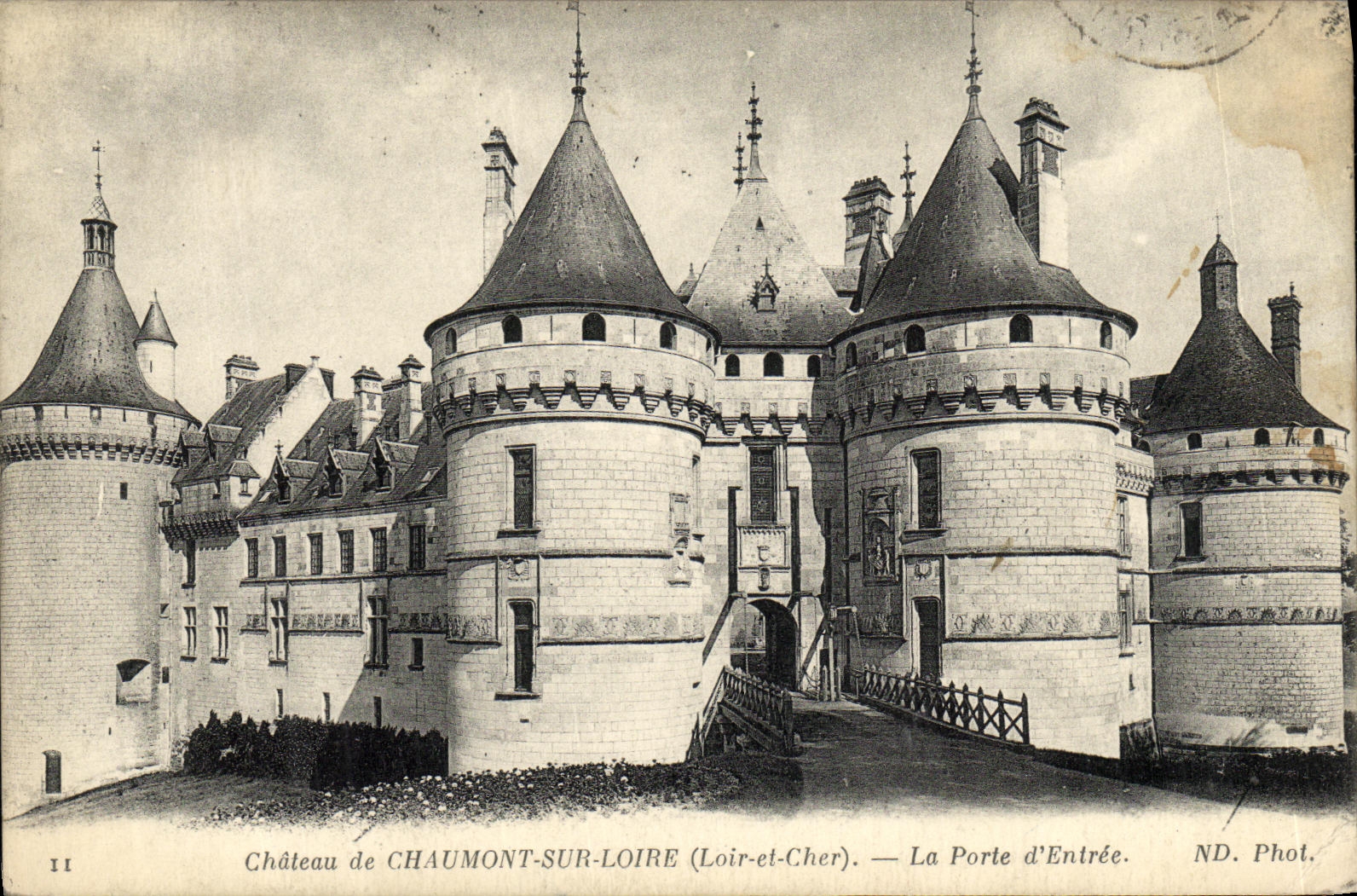 Château de Chaumont-sur-Loire (Loir-et-Cher) — La Porte d'Entrée — ND. Phot.