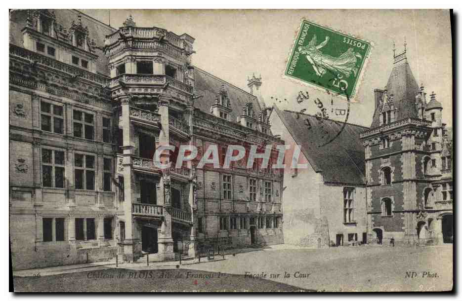 CPA Chateau De Blois Aile Francois 1er Facade sur la cour