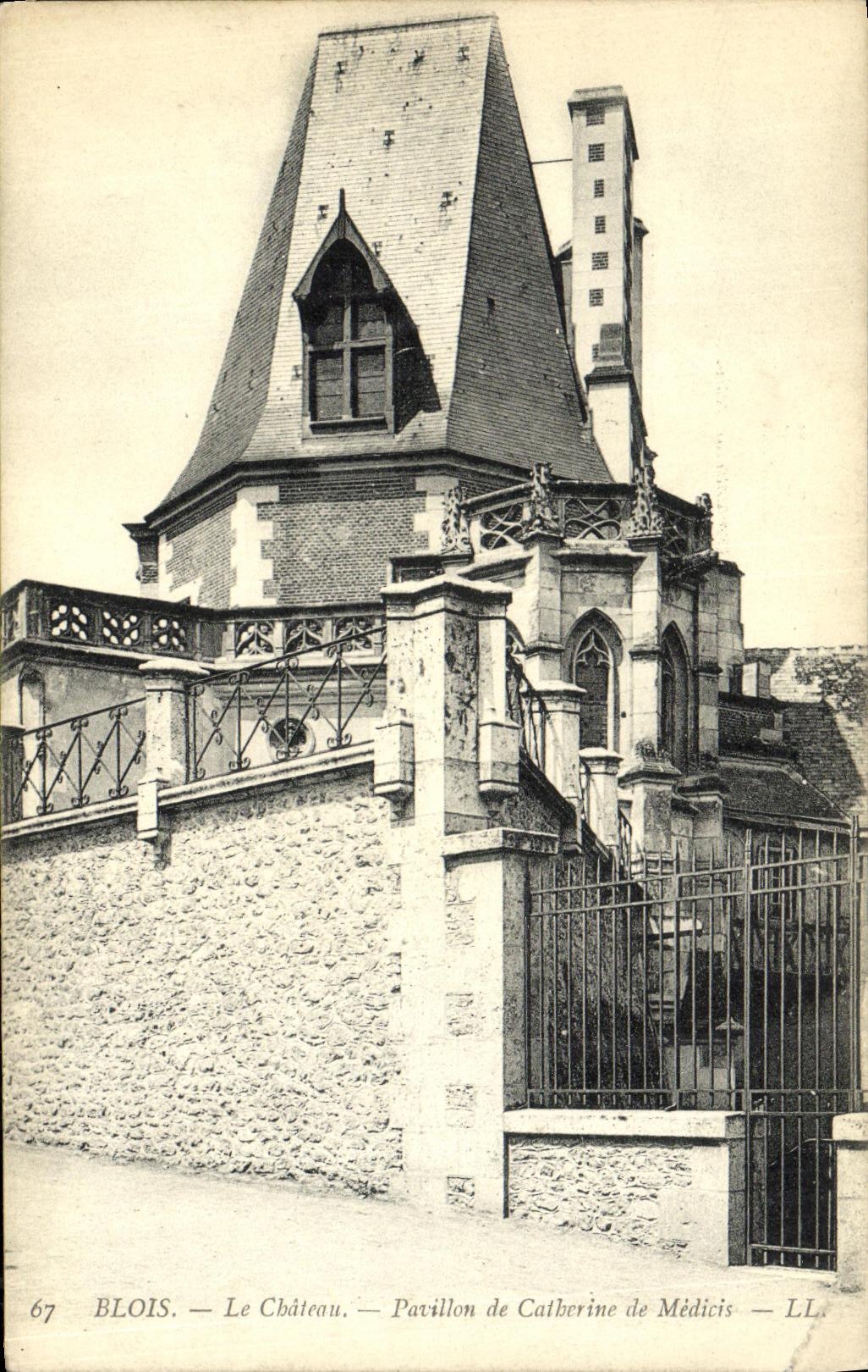 Blois — Le Château — Pavillon de Catherine de Médicis — LL