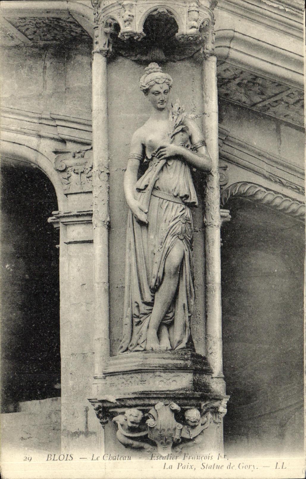 Blois — Le Château — Escalier François Ier — La Paix, Statue de Gory