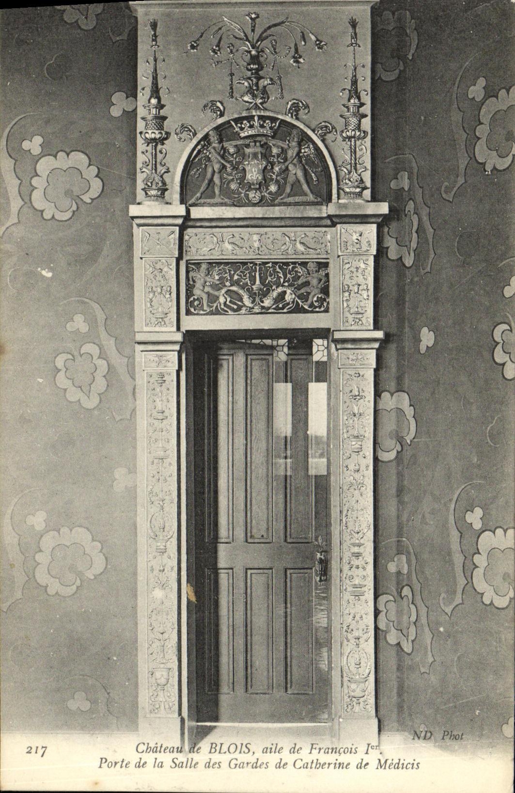 Château de Blois, aile de François Ier — Porte de la Salle des Gardes de Catherine de Médicis — ND Phot, n° 217