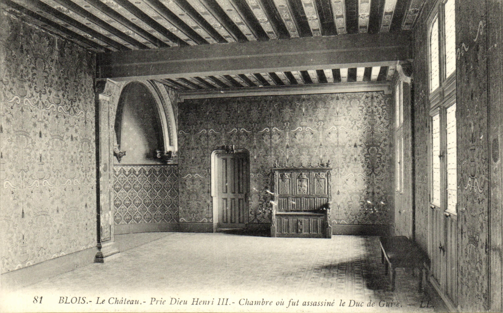 CPA Blois Chateau Prie Dieu Henri III Chambre ou fut assassine le Duc de guise