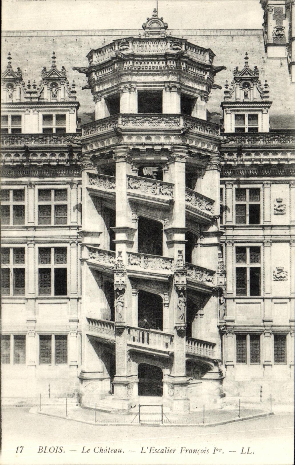 CPA Blois Chateau L Escalier Francois 1er