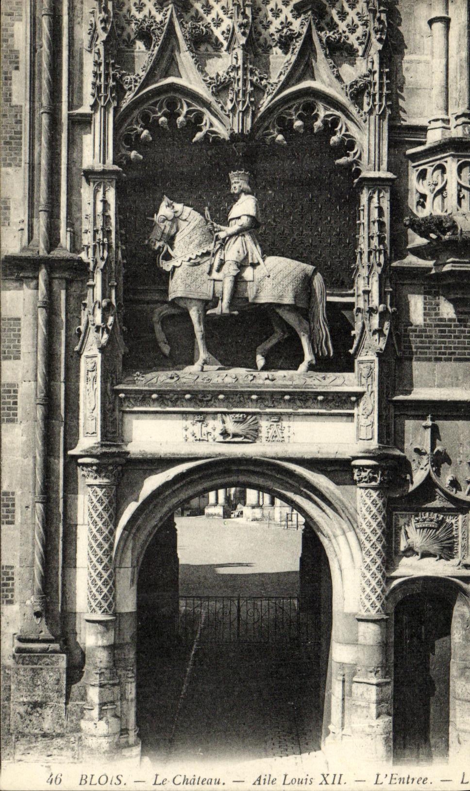 Blois — Le Château — Aile Louis XII — L'Entrée — Statue du Roi Louis XII à cheval