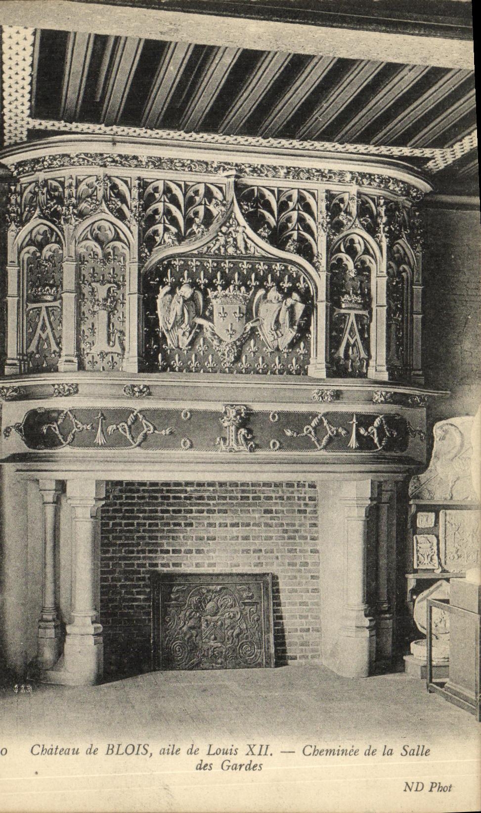 Château de BLOIS, aile de Louis XII — Cheminée de la Salle des Gardes — ND Phot