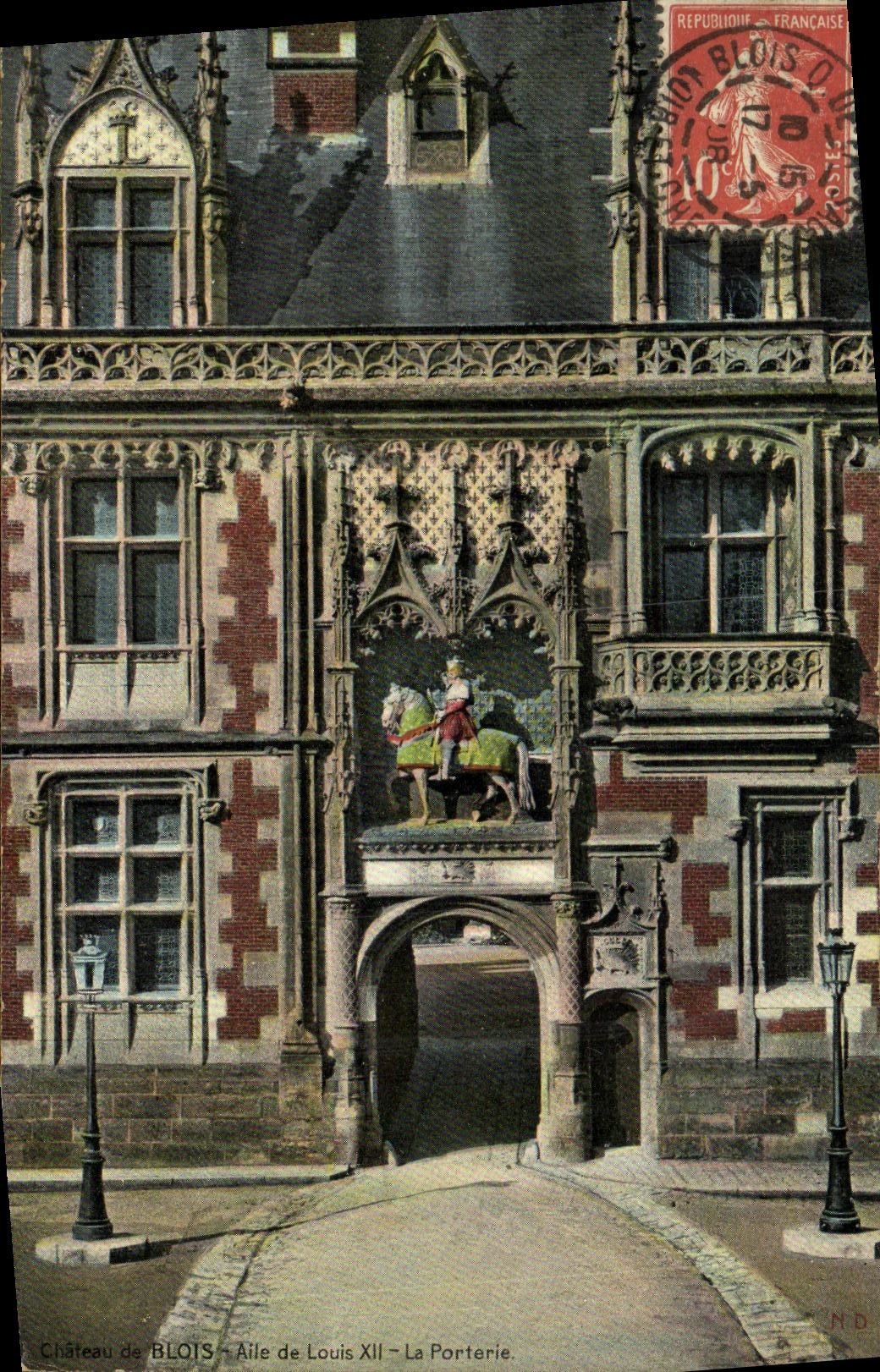 CPA Blois Chateau Aile de Louis XII La porterie 