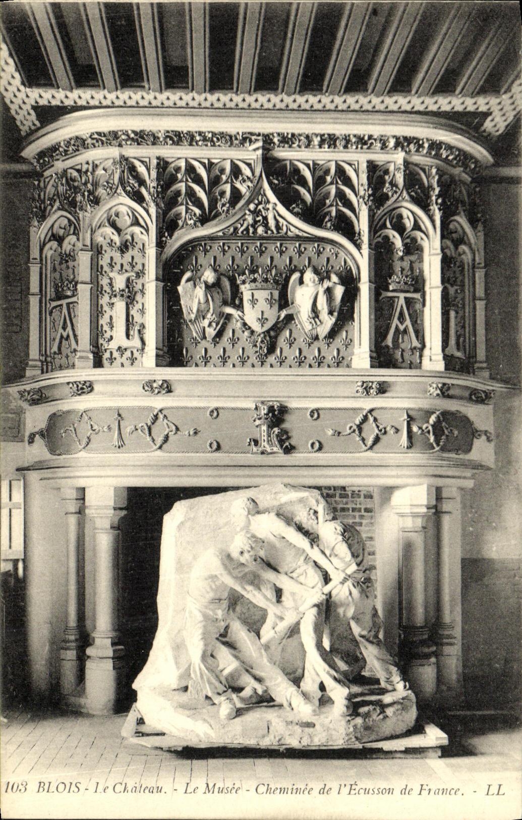 CPA Blois Le Chateau Le Musee Cheminee de L Ecusson de France