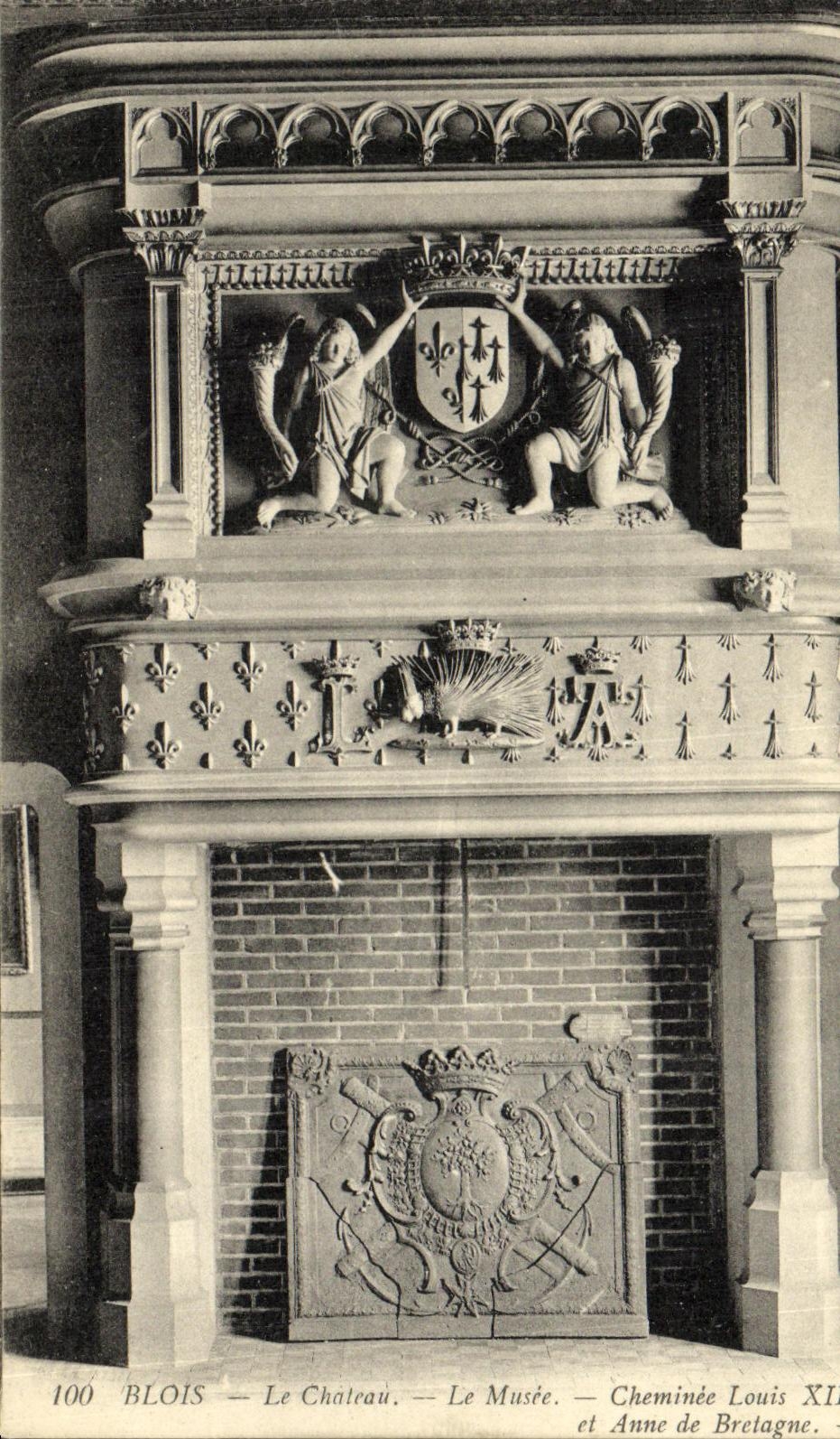 CPA Blois Le Chateau Le Musee Cheminee Louis XII et Anne de Bretagne