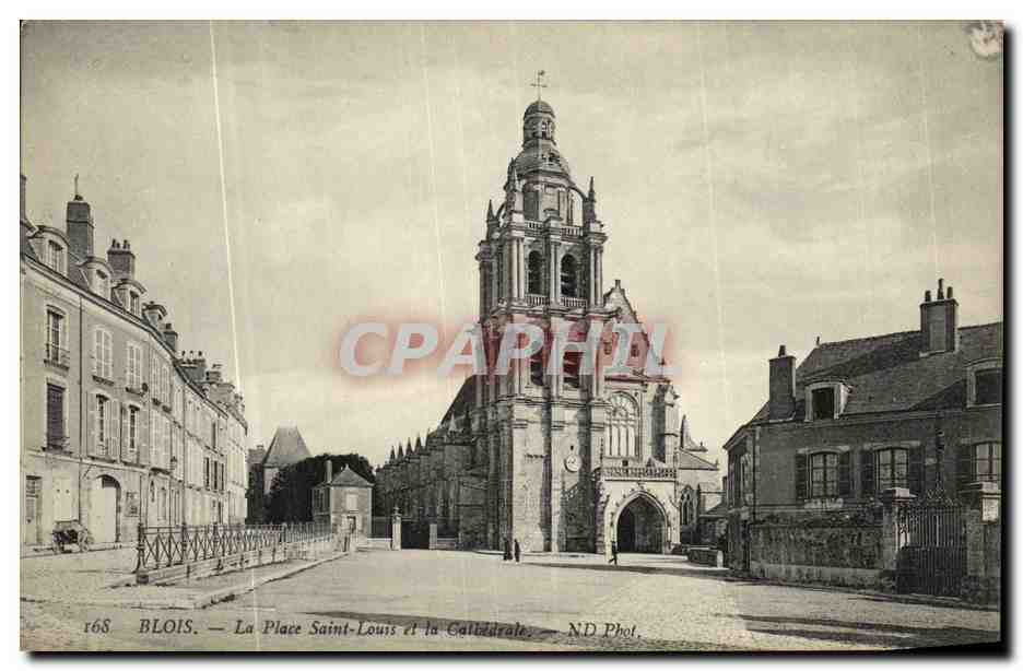 CPA Blois La Place Saint Louis et la Cathedrale