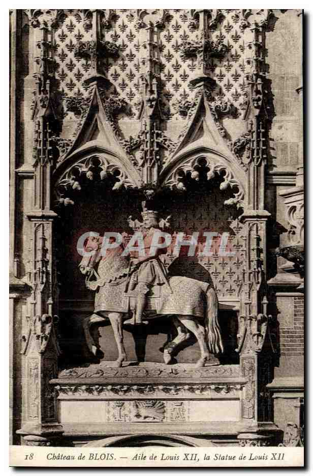 CPA Chateau de Blois Aile de Louis Xll la Statue de Louis Xll