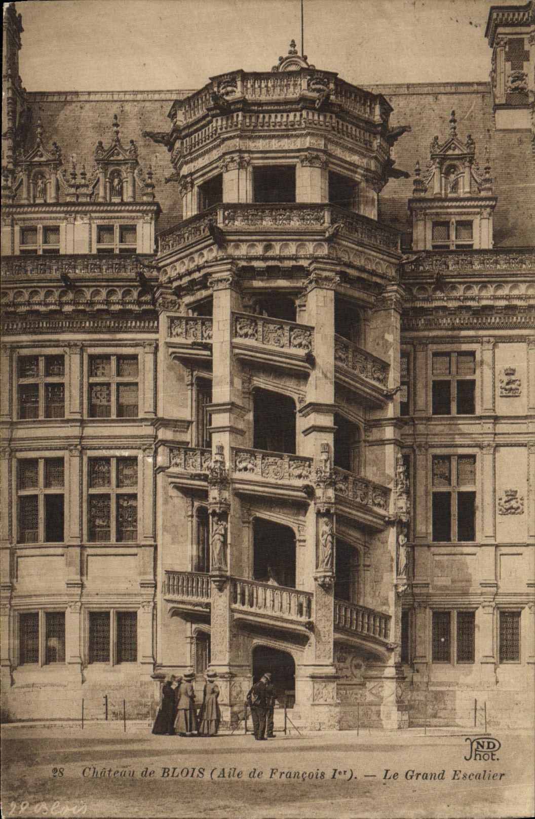 CPA Chateau de Blois Aile de Francois l et Le Grand Escalier