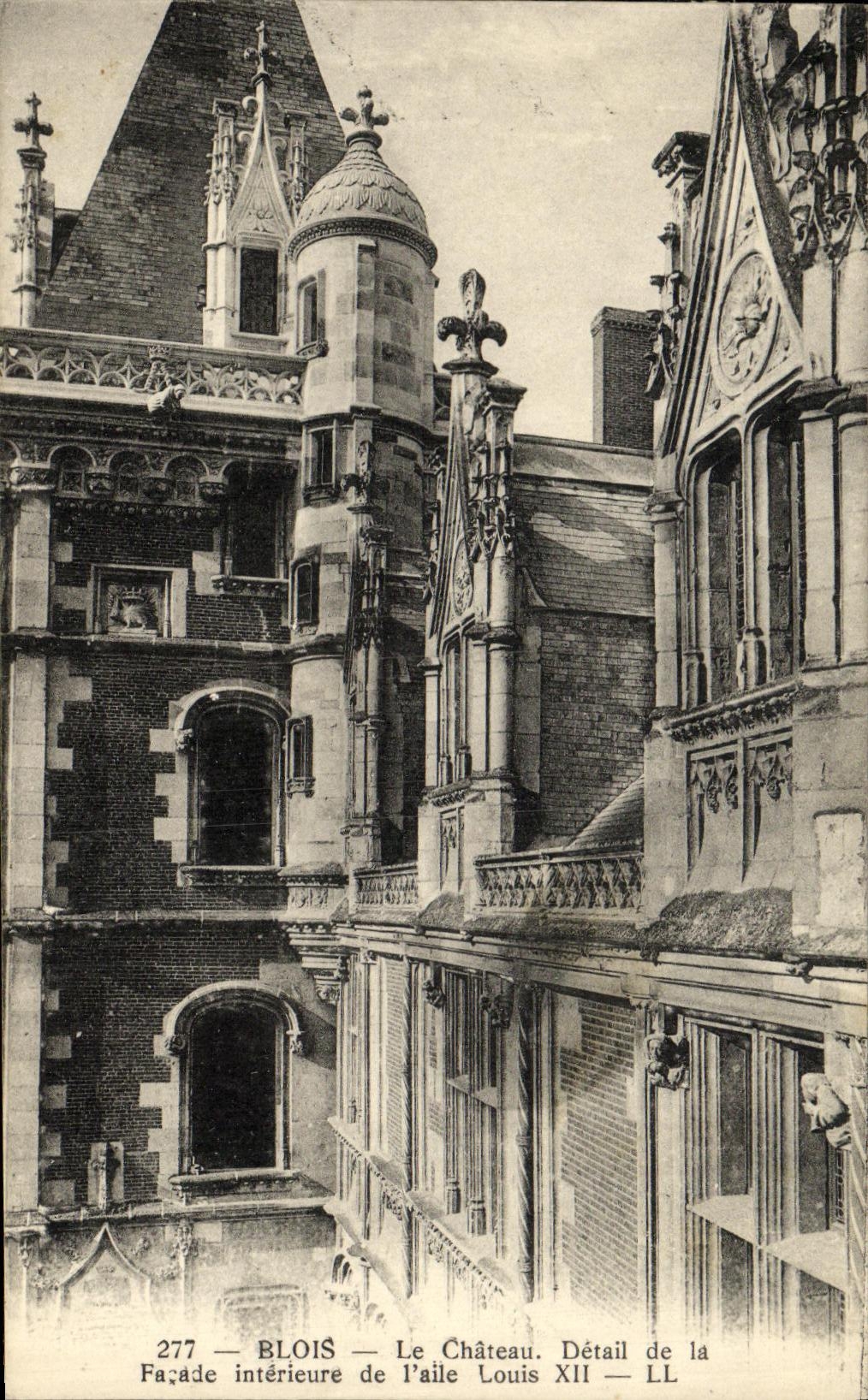 CPA Blois Chateau Detail Facade Interieure de L Aile Louis XII