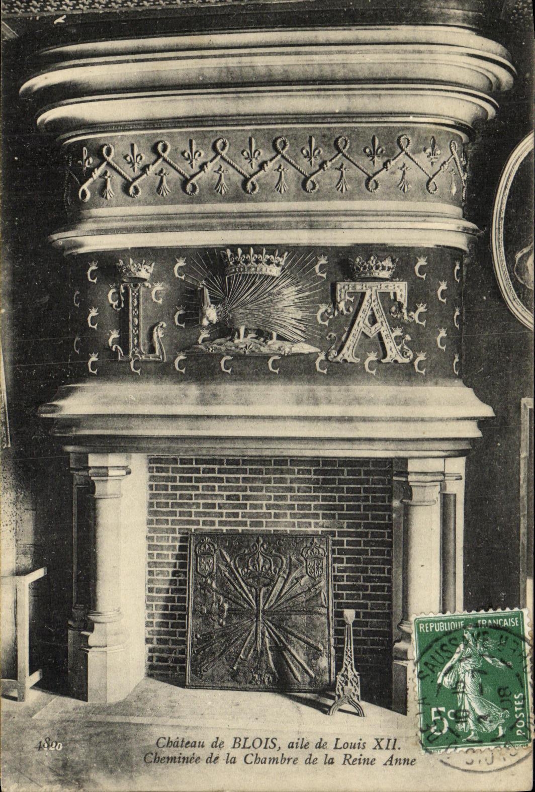 CPA Blois La Chateau aile de Louis XII Cheminee de la Chambre de la Reine Anne