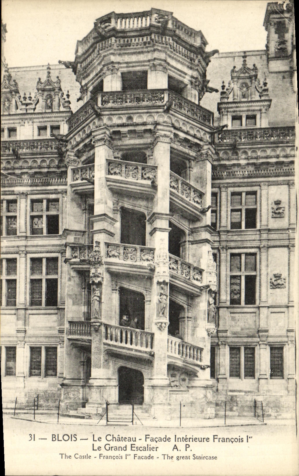 CPA Blois Le Chateau Aile Francois 1er Le grand escaleir