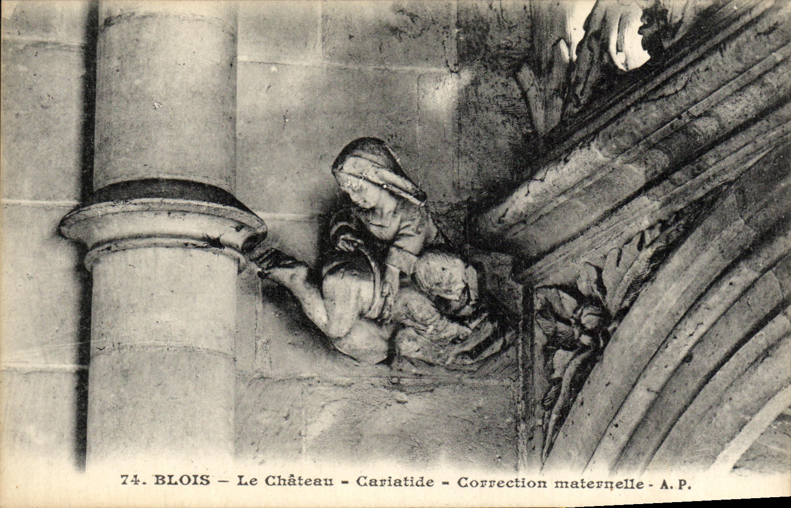Blois — Le Château — Cariatide — Correction maternelle — A.P.