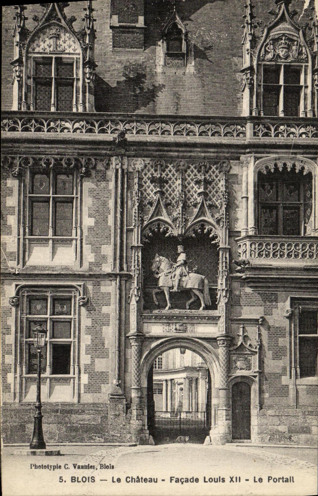 Blois — Le Château — Façade Louis XII — Le Portail
