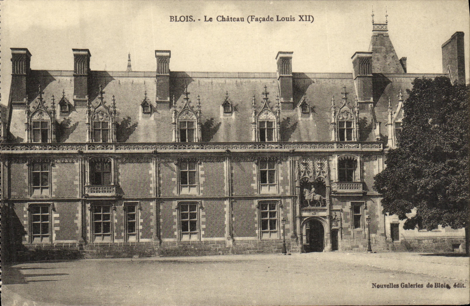 Blois - Le Château (Façade Louis XII) — Nouvelles Galeries de Blois, édit.