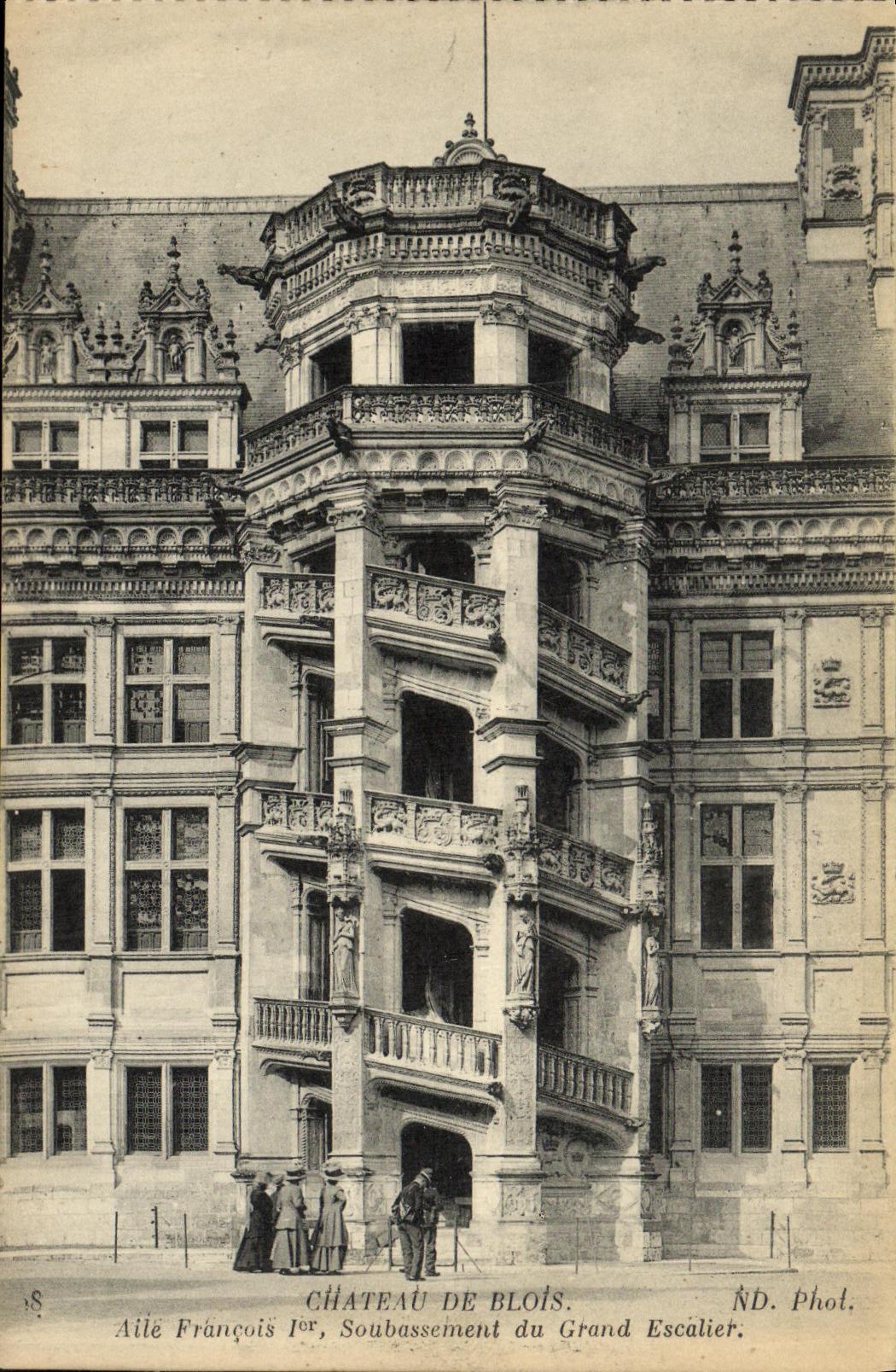 CPA Chateau de Blois Aile Francois l er Soubassement du Grand Escalier