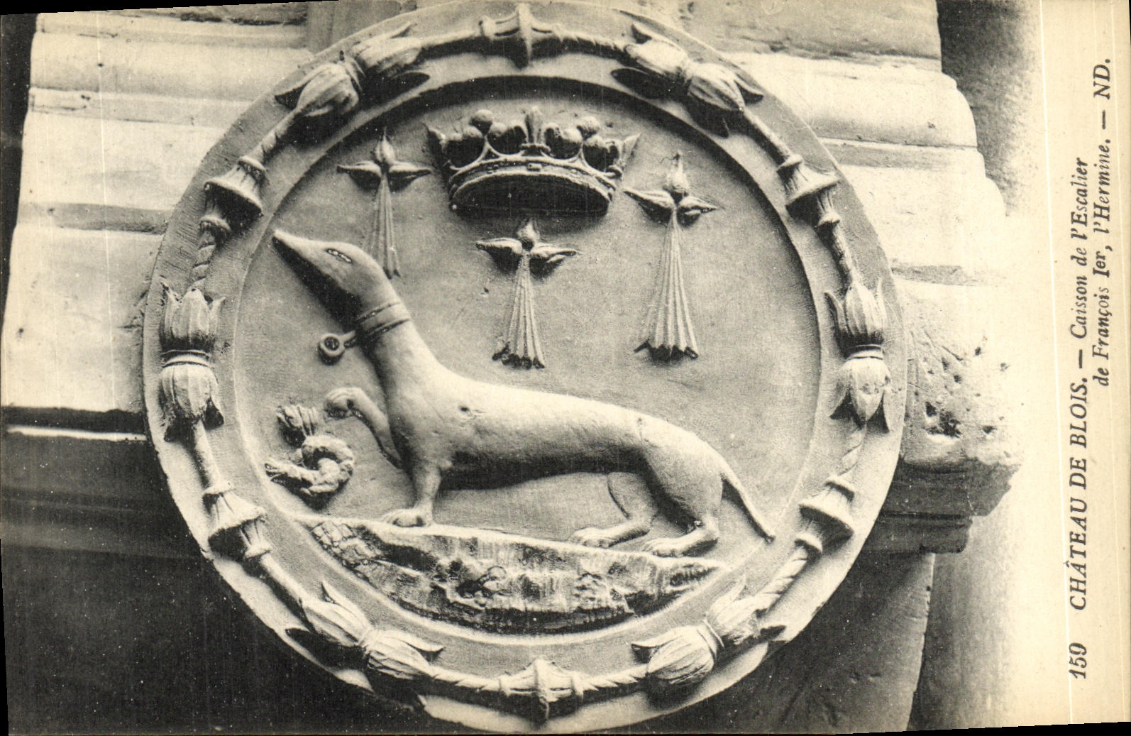 CPA Blois De Chateau Caissou de L Escalier de Francois ler L Hermine