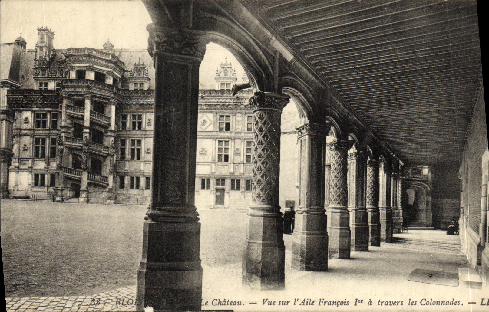 Il Castello — Vista sull'Ala di Francesco I attraverso le Colonnade — Blois