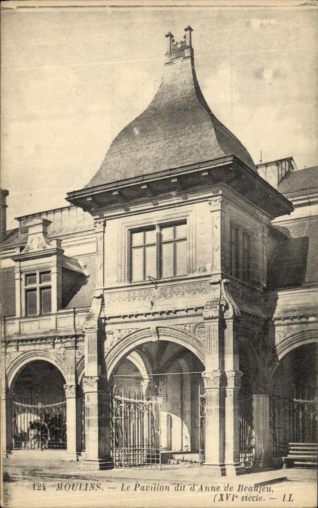 CPA Moulins La Pavillon du D Anne de Beanjeu