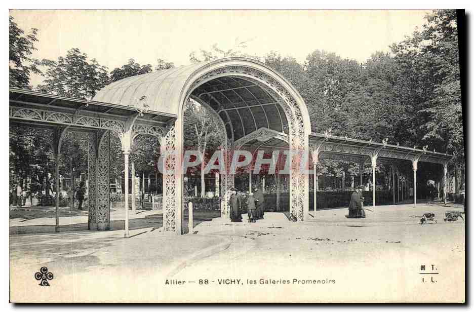 CPA Vichy Les Galeries Promenoirs