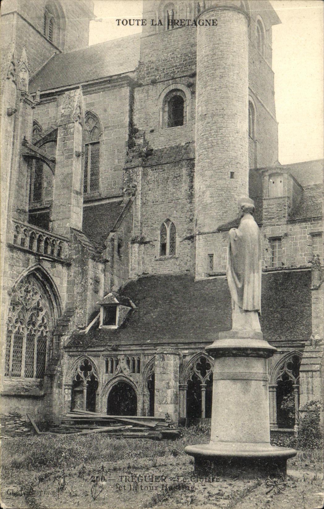 TREGUER — Le cloître et la tour Héloïse — Toute la Bretagne