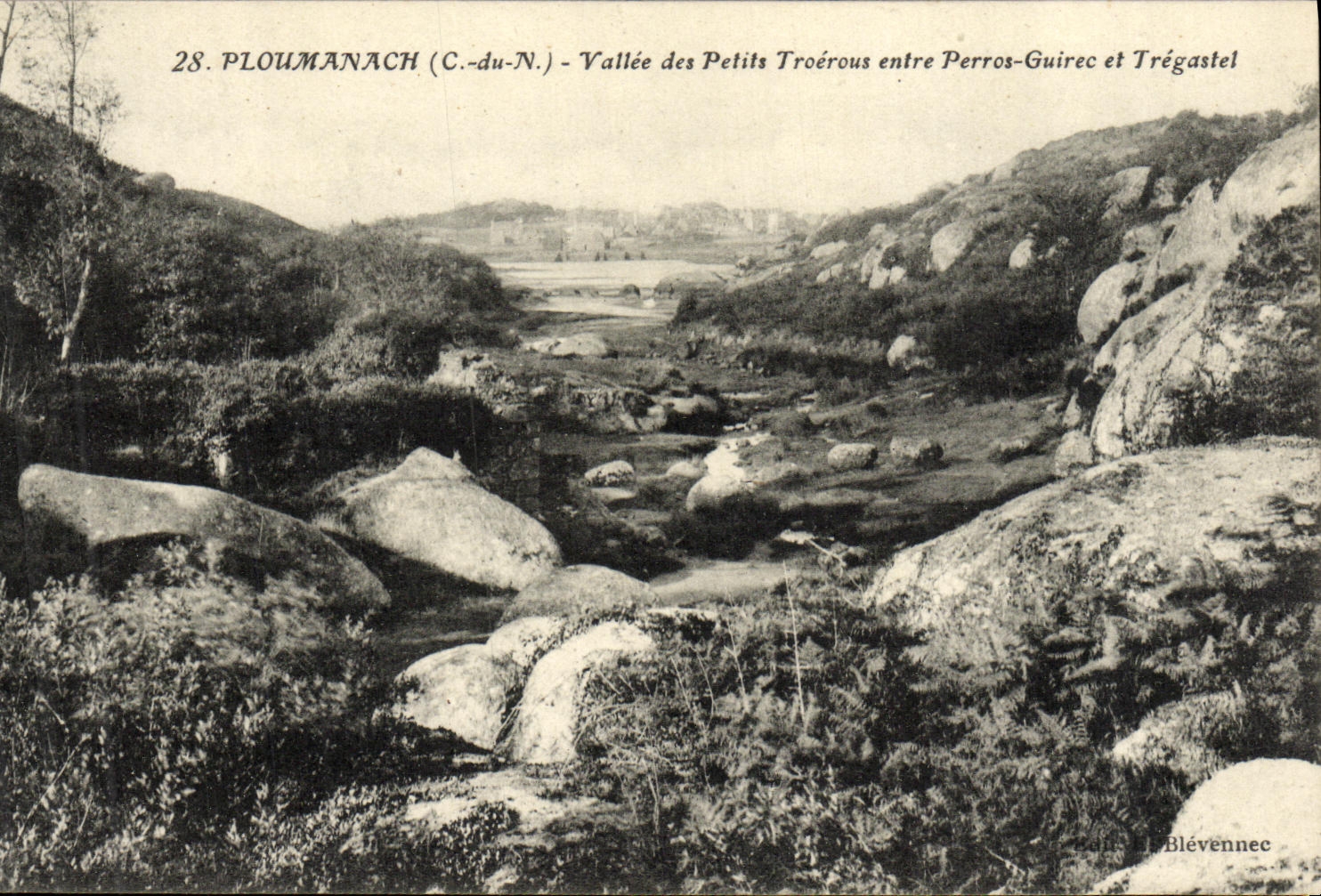 Ploumanach (C.-du-N.) — Vallée des Petits Troéroùs entre Perros-Guirec et Trégastel — éditeur Blévennec