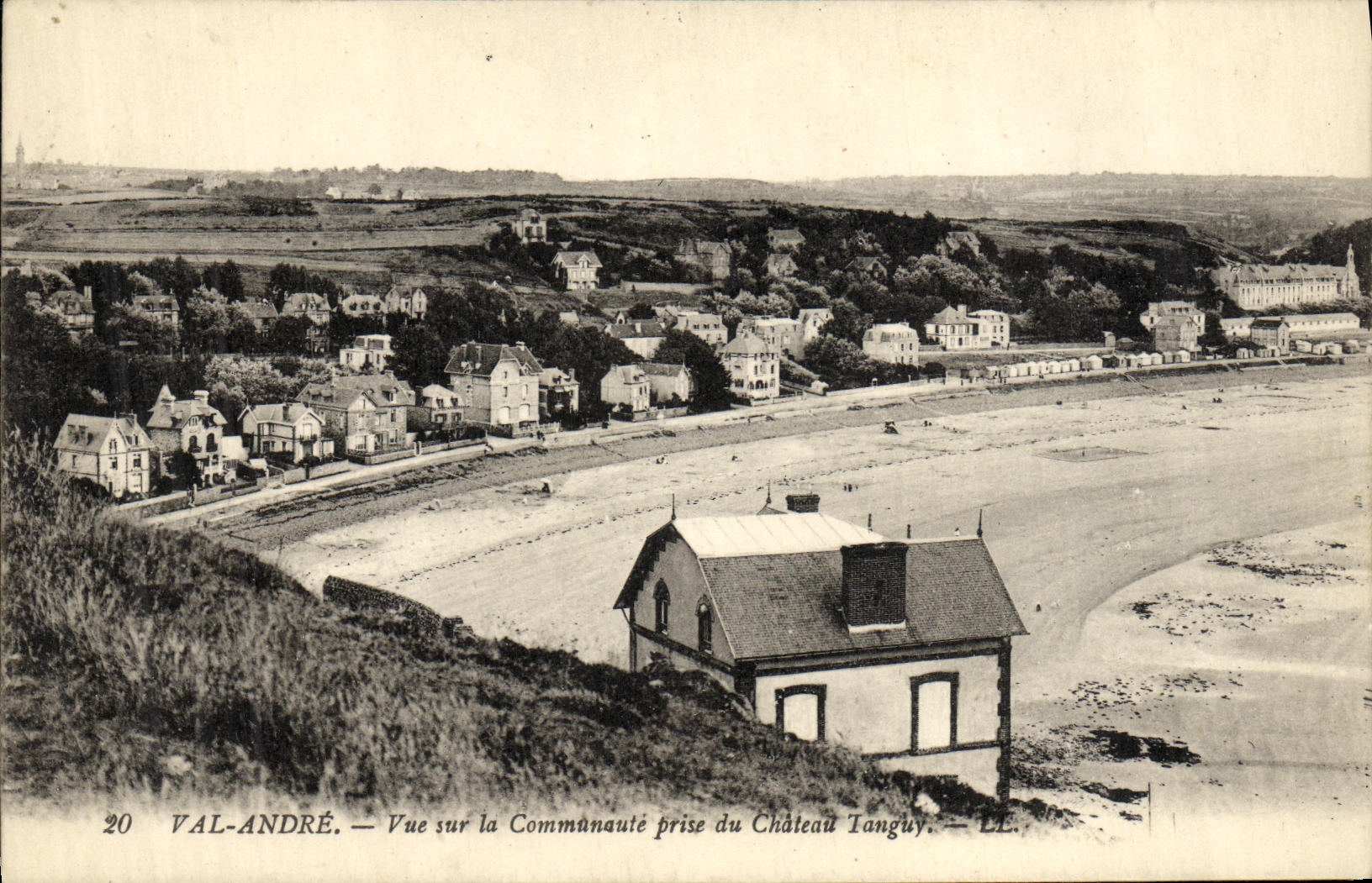 CPA Val Andre Vue Sur Communaute Prise du Chateau Tanguy