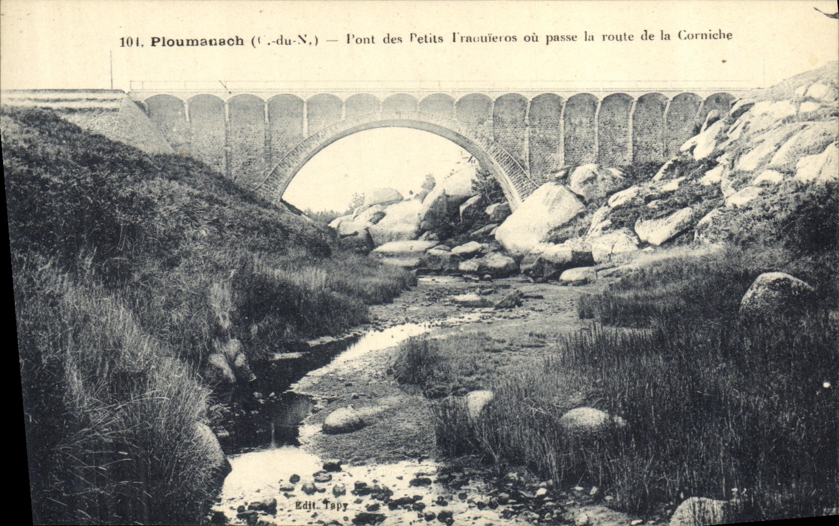 Ploumanach (C.-du-N.) — Pont des Petits Fraouïeros où passe la route de la Corniche — Edit. Tapy, n°104