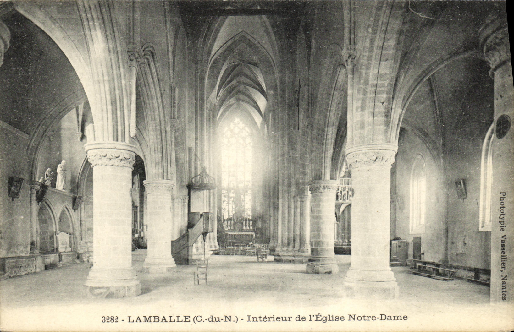 Lamballe (C.-du-N.) - Intérieur de l'Église Notre-Dame — Phototypie Vasselier, Nantes, n° 3282