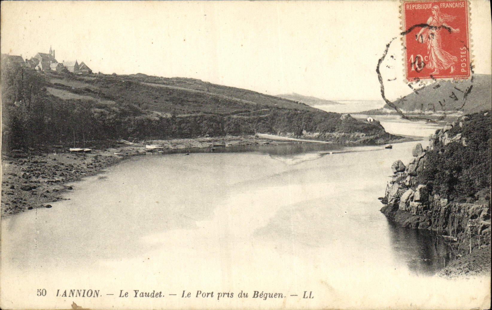 CPA Lannion Le Yaudet Le Port pris du Beguen