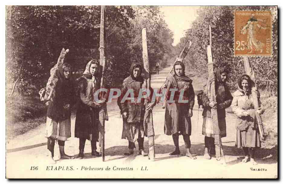 CPA Etables Pecheuses de Crevettes Folklore Costume