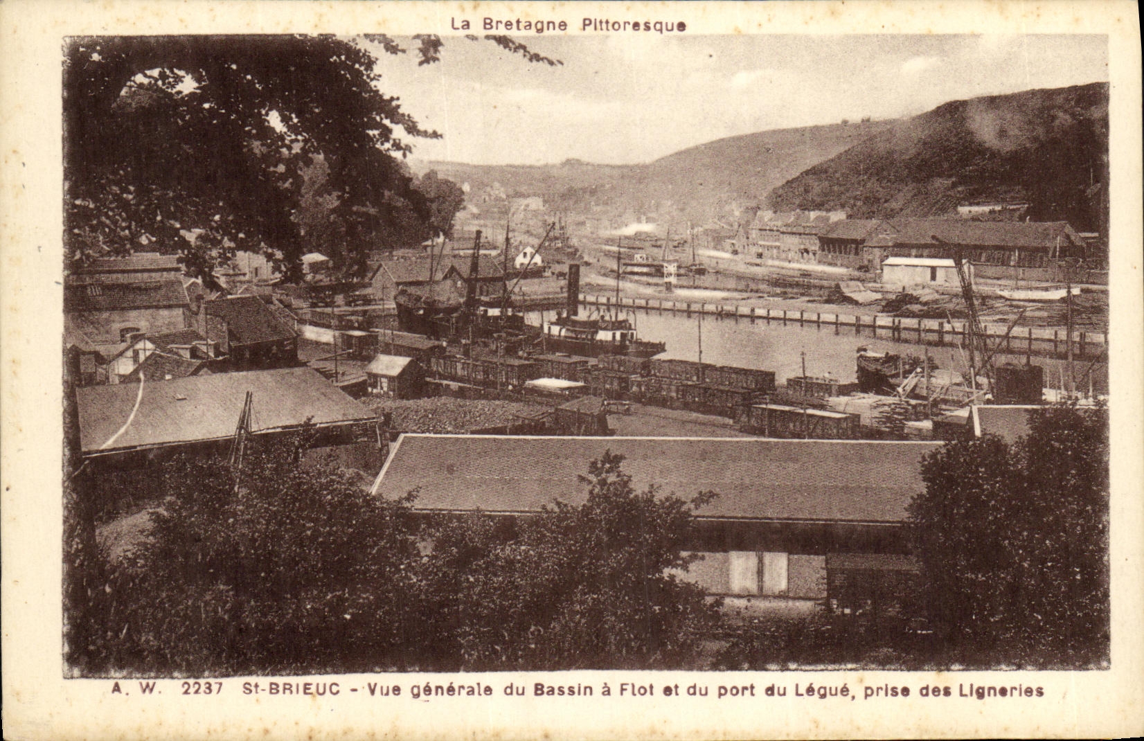 St-Brieuc - Vue générale du Bassin à Flot et du port du Légué, prise des Ligneries — A.W. 2237