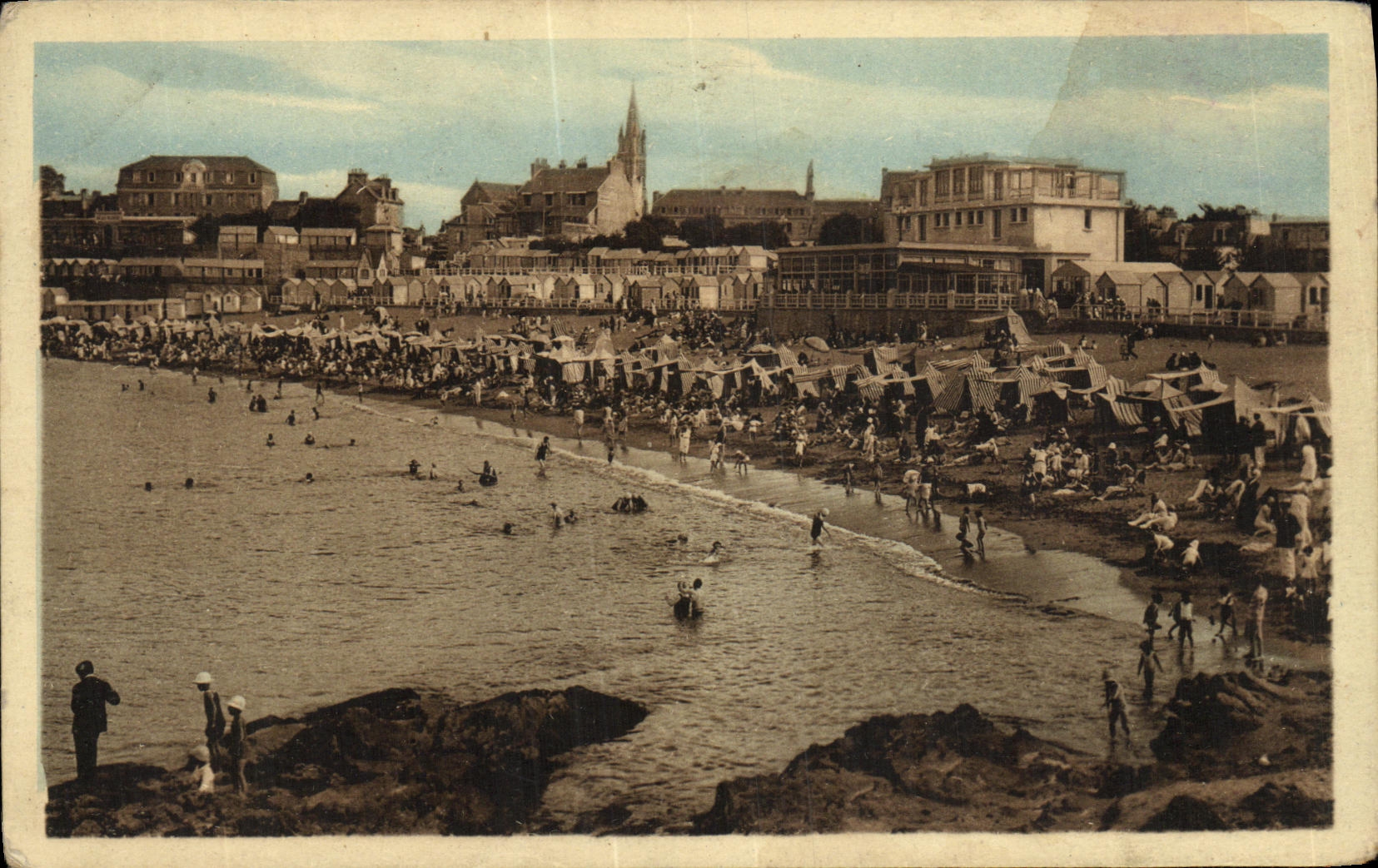Saint-Quay-Portrieux — The Beach and the Casino — Edition E. Hamonie, Saint-Brieuc