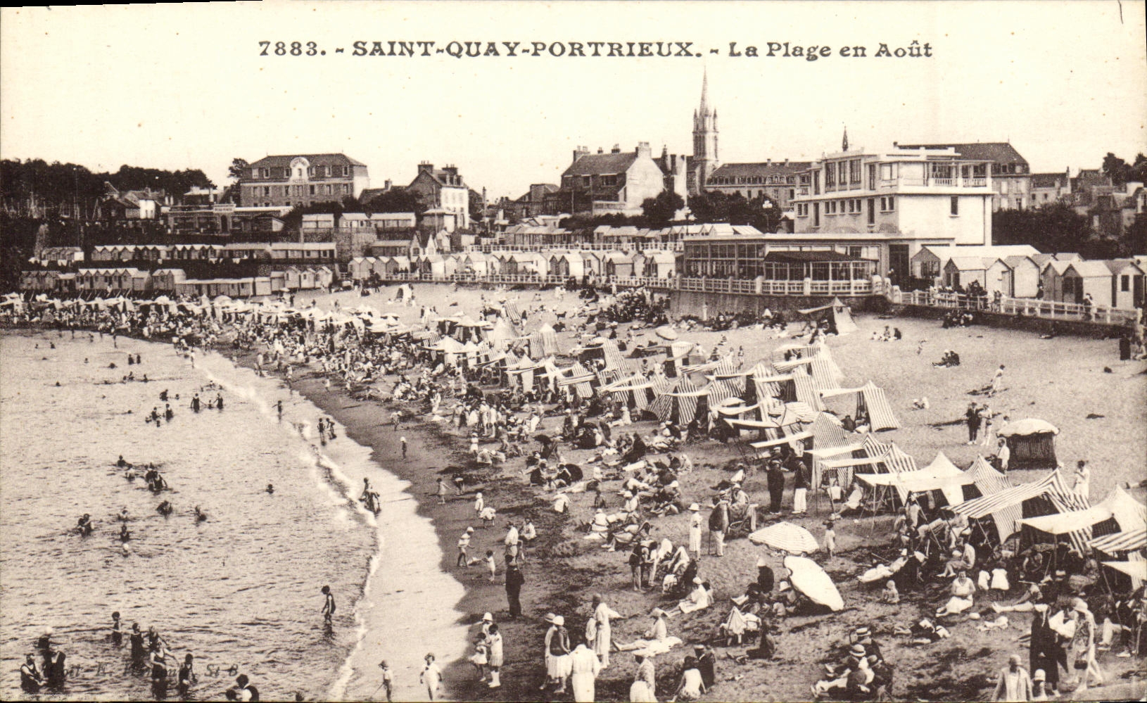 Saint-Quay-Portrieux — La Plage en Août — Éditions C. P. A. n° 7883
