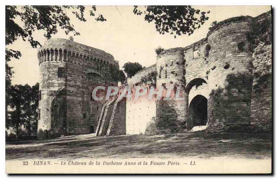 CPA Dinan Le Chateau de La Duchesse Anne et la Fausse Porte