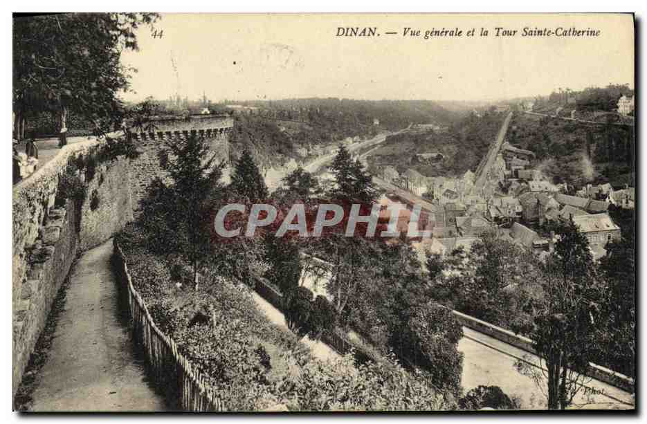 CPA Dinan Vue Generale et la Tour Sainte Catherine
