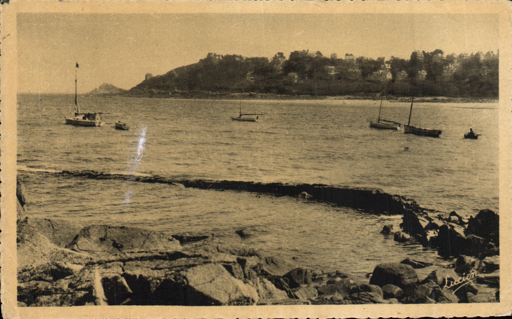 CPA Perros Guirec Plage de Trestraou Les Villas sur Le