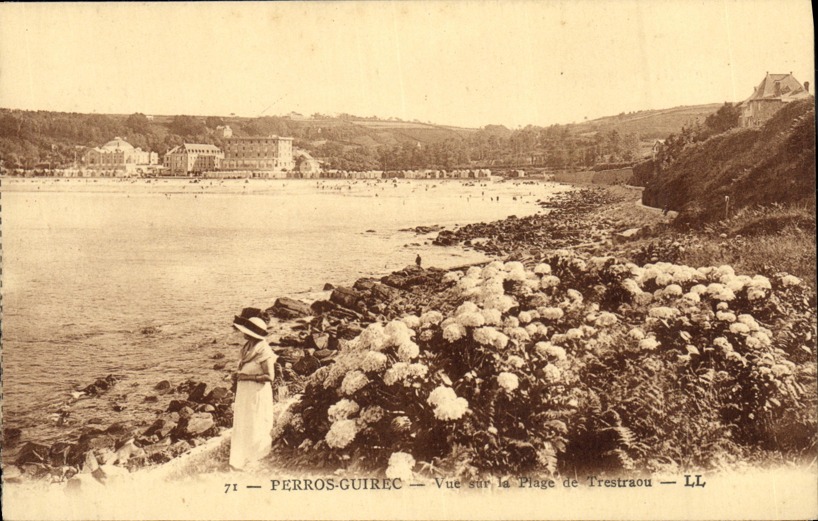 Perros-Guirec — Vue sur la Plage de Trestraou — LL