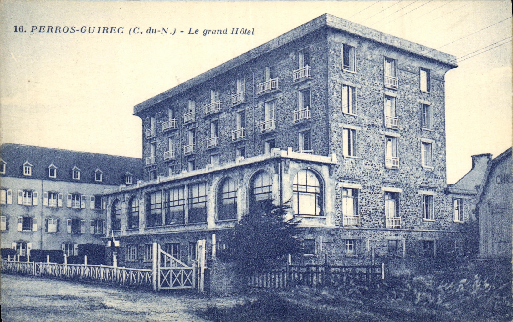 Perros-Guirec (C. du-N.) — Le grand Hôtel — J. Nozais, Nantes
