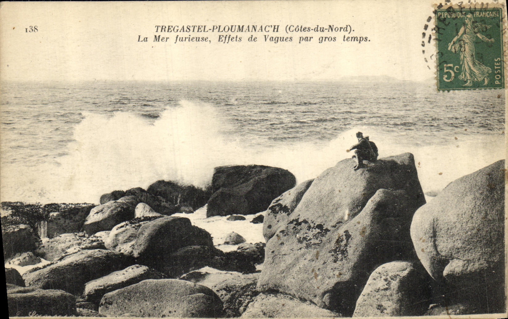 Tregastel-P loumanac'h (Côtes-du-Nord) — La Mer furieuse, Effets de Vagues par gros temps — Imp. Phot. Ncurbein et Cie, Av. de Bregueil, Paris