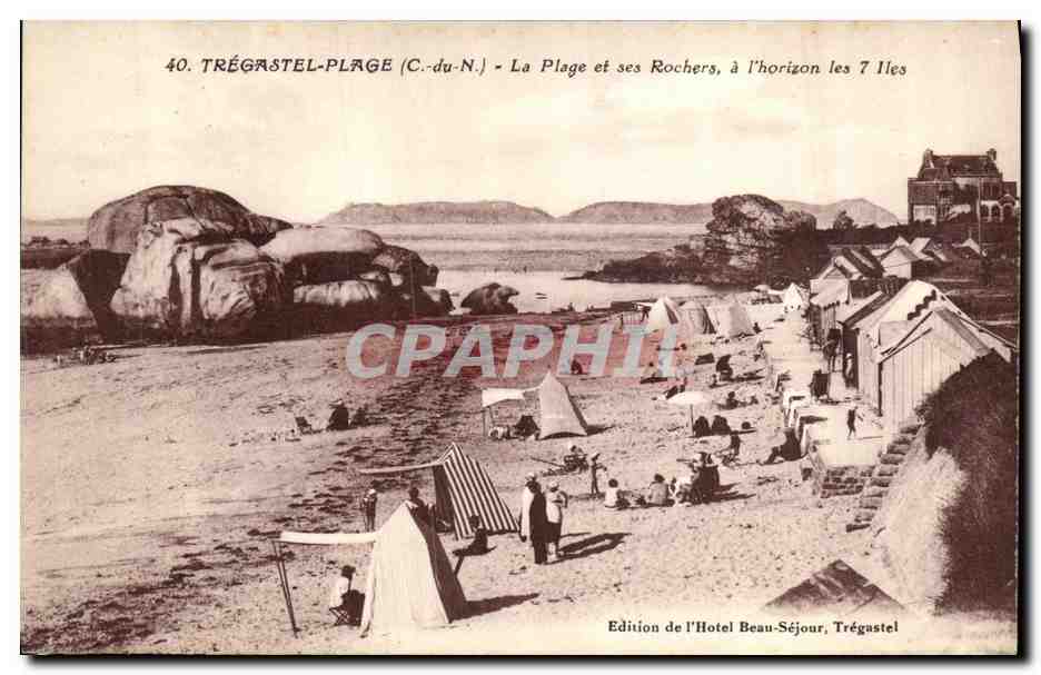 CPA Tregastel Plage La Plage et ses Rochers a l Horizon les 7 Iles