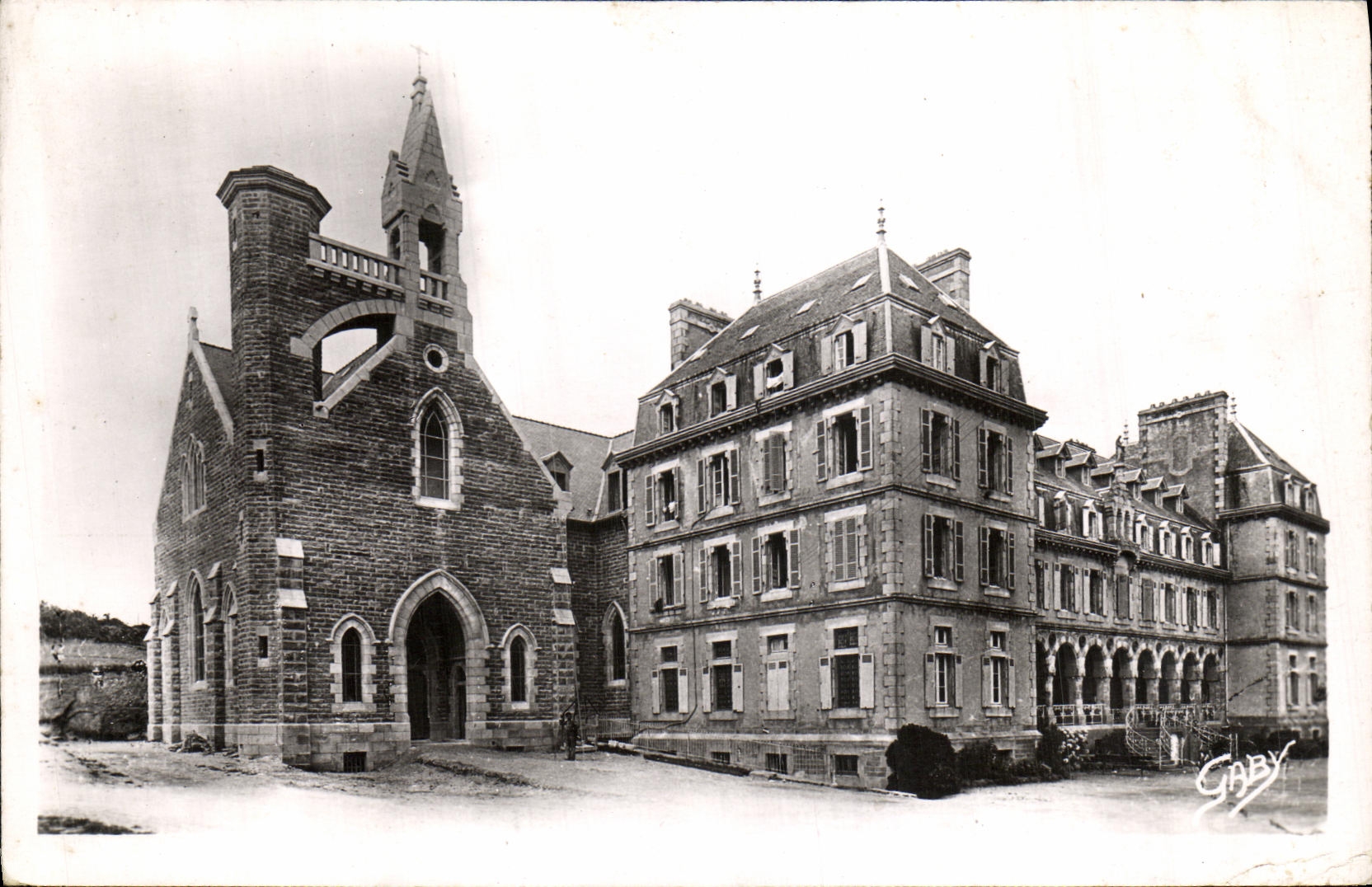 Le Costel Sainte-Anne et la nouvelle Chapelle — Trégostel (C.-du-N.) — Éditions Gaby